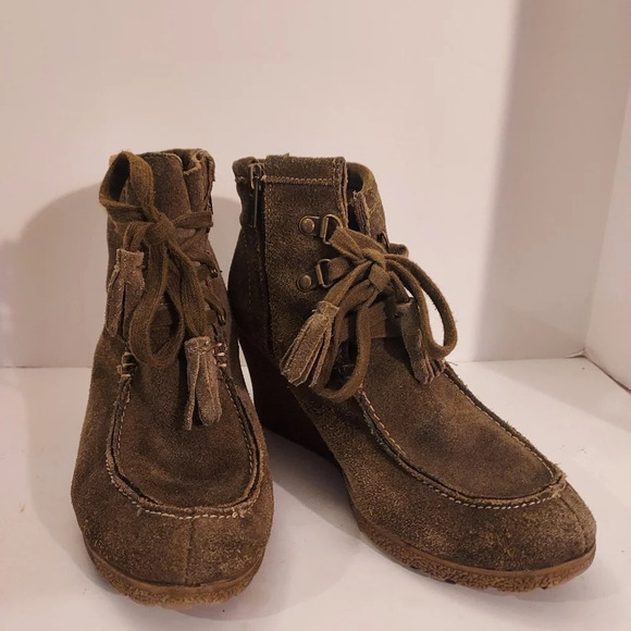 MIA Shoes - Mia Olive Green Suede Brisk Wedge Booties in Size 8